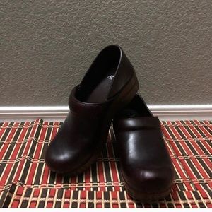 Woman dansko size 38